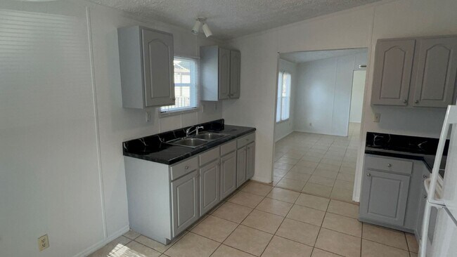 Foto del edificio - No Security Deposit option is available. J...