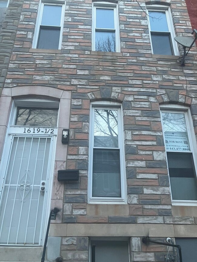 Building Photo - 1619 1/2 Division St