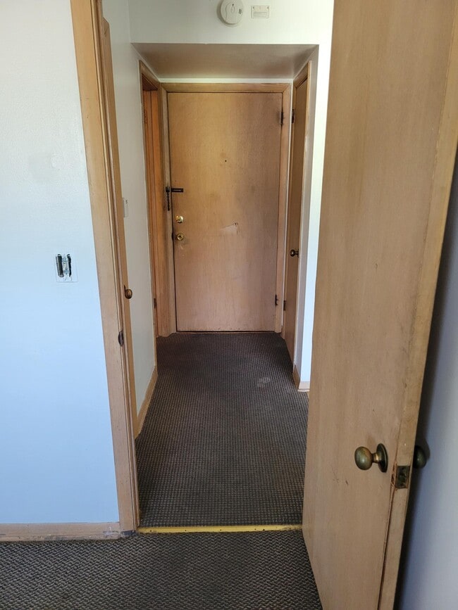 Building Photo - 6521