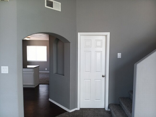 Foto del edificio - Stunning 5 bedroom, 3 bathroom in Rio Rancho! Showings available NOW!