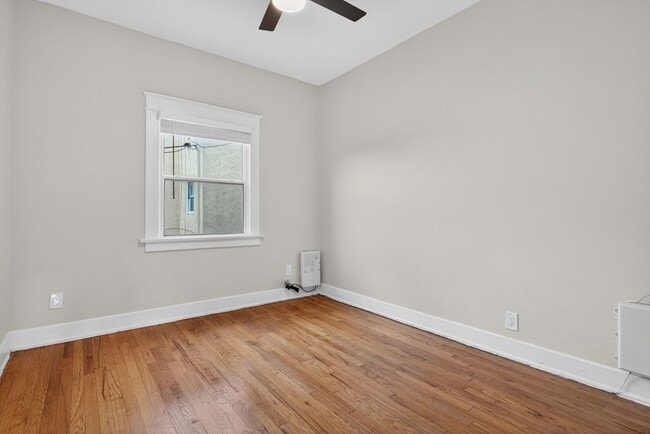 Building Photo - 905 Cherry Ave