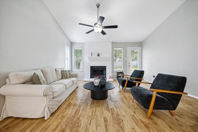 Foto del edificio - 17504 Klamath Falls Dr