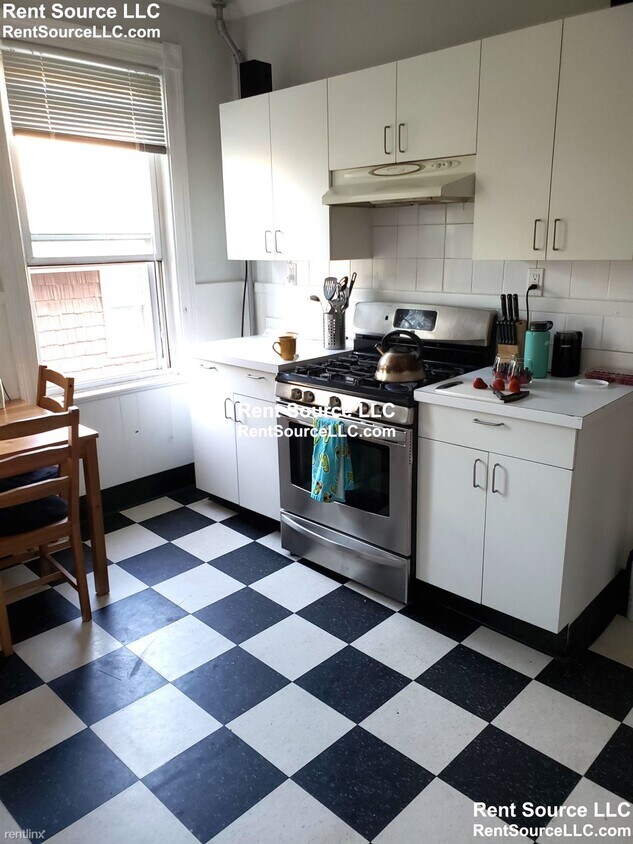 4 br, 1 bath - 11 Farragut Ave - 4 br, 1 bath  - 11 Farragut Ave