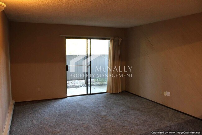 Foto del edificio - 1 Bedroom, 1 Bathroom Condo – Approx. 605 Sq. Ft.