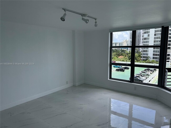 Foto del edificio - 3530 Mystic Pointe Dr