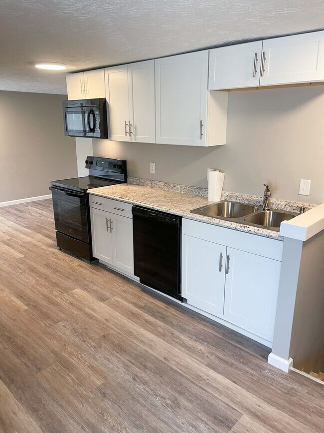 Building Photo - Brand New Two Bedroom Apartment