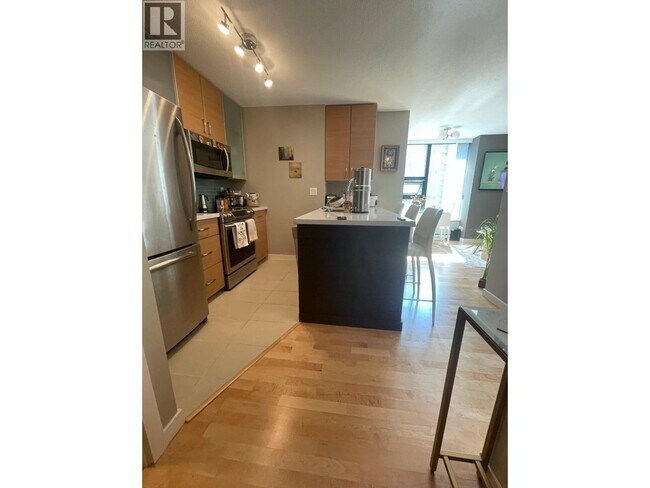 Building Photo - 928 Homer St