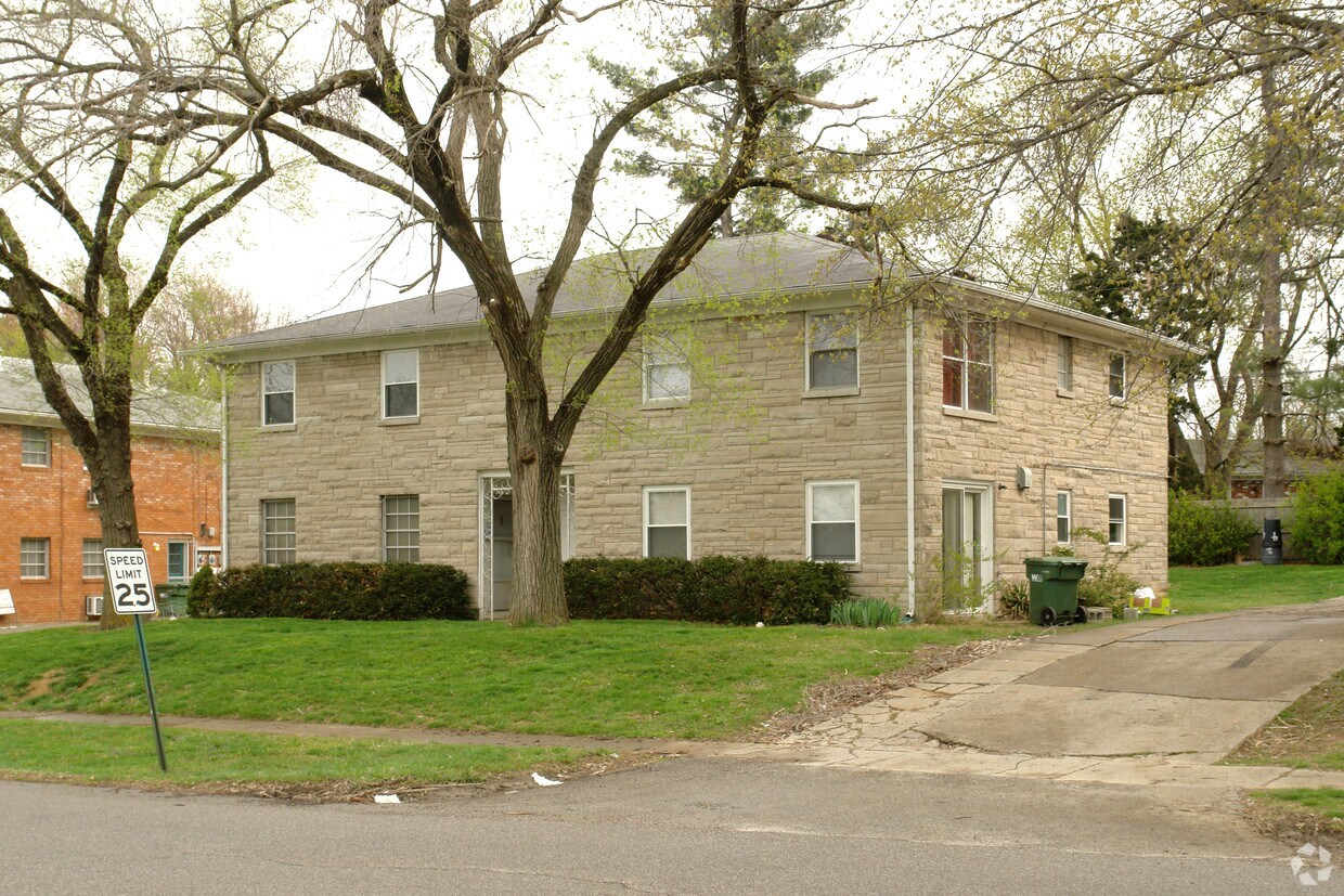 Building Photo - 2405 Hermitage Way