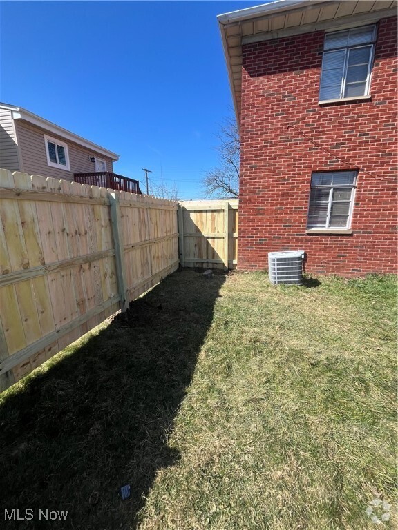 Building Photo - 463 Treeside Dr