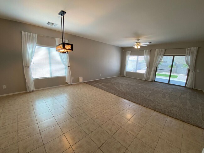 Building Photo - Exceptional 4BR/2BA Home in Magma Ranch! T...