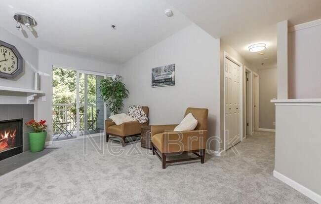 Photo - 975 Aberdeen Ave House