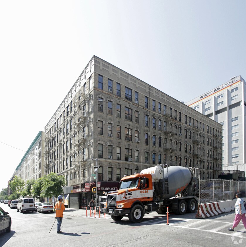 Foto del edificio - 304 E 100th St