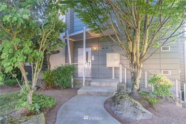 Building Photo - 2731 Boylston Ave E