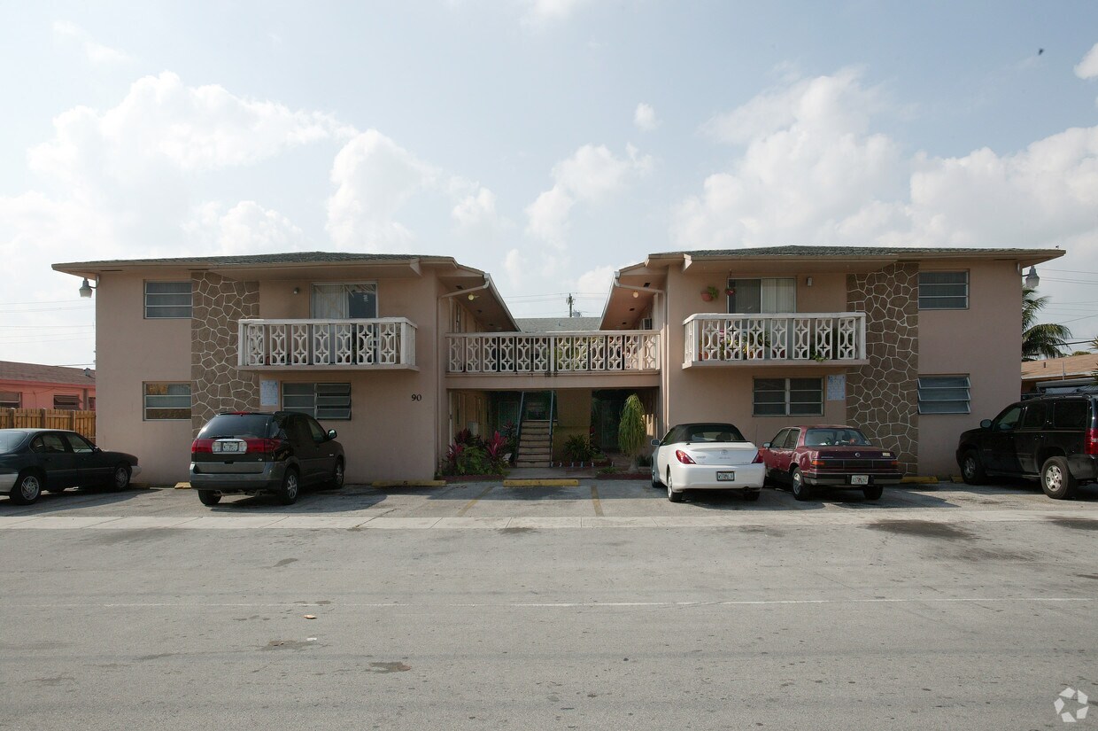 Foto del edificio - 90 W 10th St