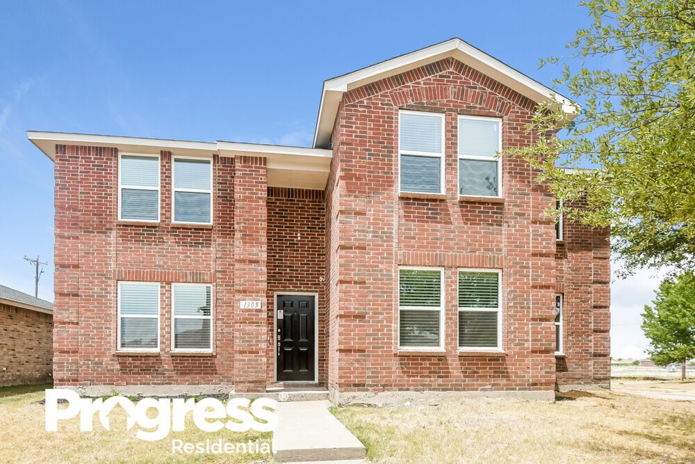 Primary Photo - 1305 Swift Fox Dr