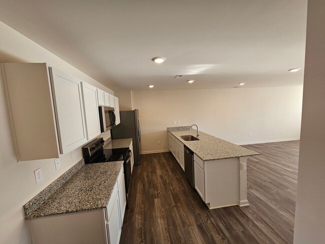 Foto del edificio - Brand New Townhome in the heart of Newton