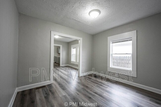 Foto del edificio - 820 N Goodlet Ave