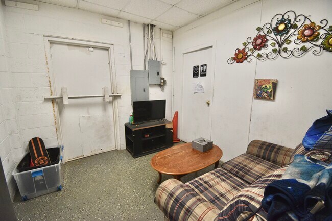 Foto del edificio - 3204 Ferndale Dr