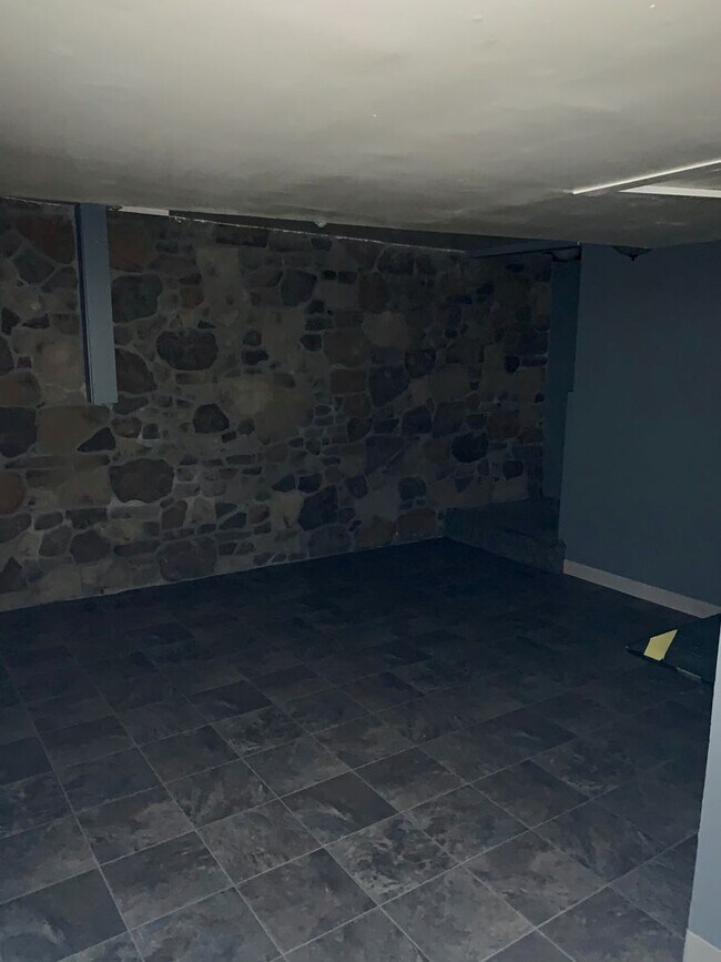 Building Photo - 2 BR Townhouse in Salem