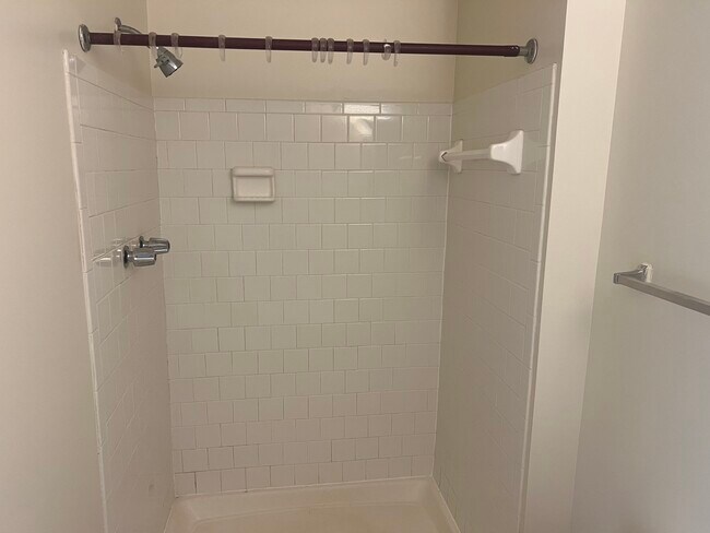 Baño del piso principal - 4351 Pembrook Village Dr