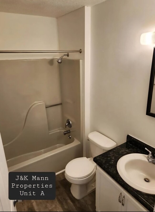 Building Photo - 5107 S Brooks Dr