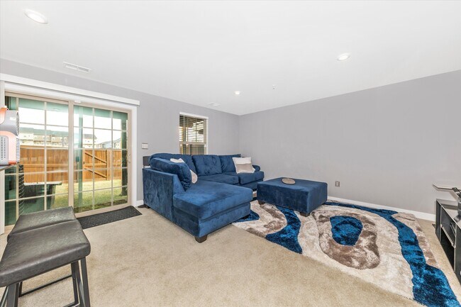 Foto del edificio - 166 Drydock Wy