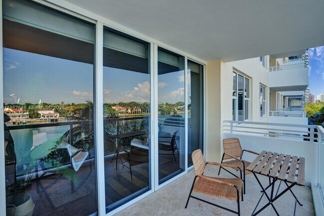 Foto del edificio - 5600 Collins Ave