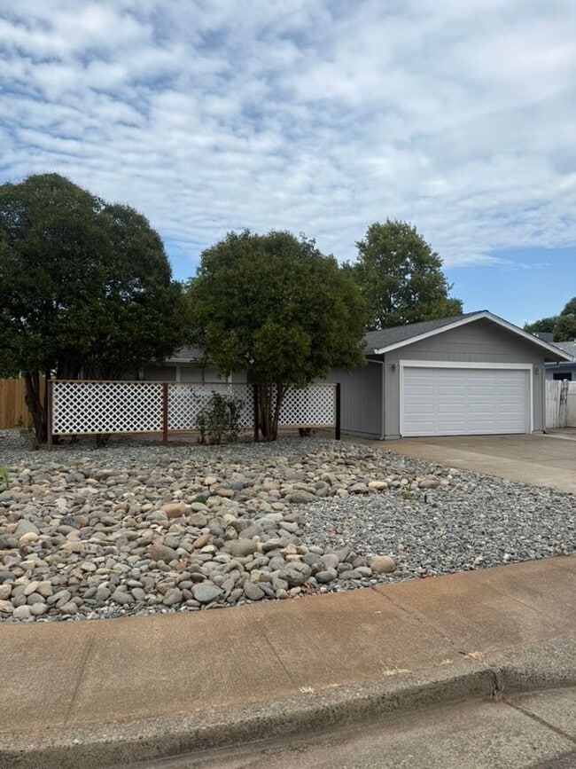 Building Photo - 2496 Capella St