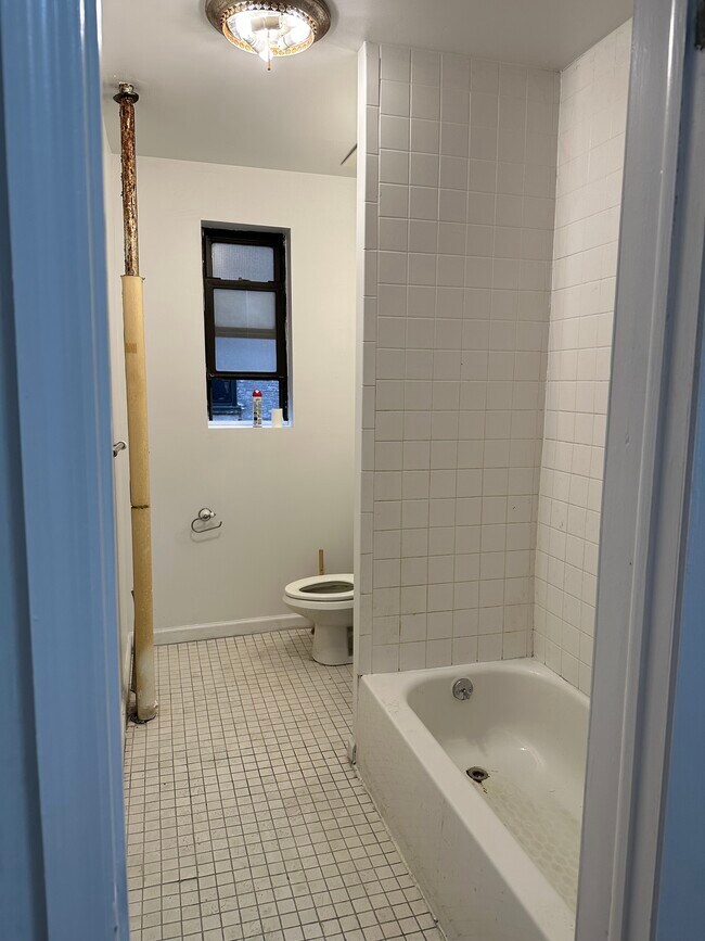 Bathroom - 333 Fairmount Ave