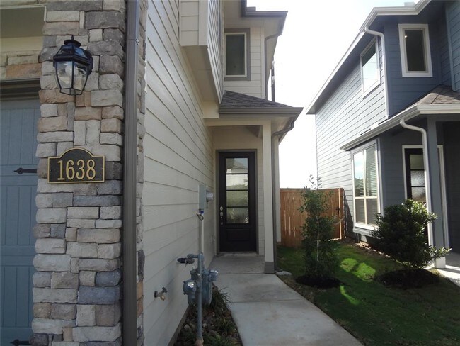 Building Photo - 1638 Ryon Falls Dr