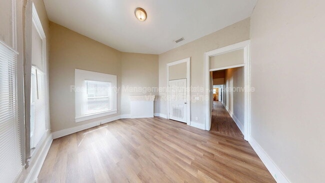 Building Photo - 2326 Moncrief Rd