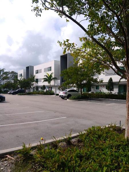Foto del edificio - 3050 NW 68th St