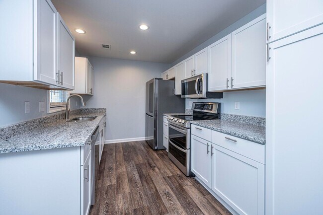 Foto del edificio - **COMPLETLEY RENOVATED** 4 Bed, 3 Bath Hom...