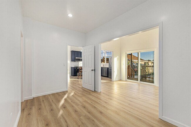 Foto del edificio - 500 Central Ave #B - Studio | 1 bath | Low...