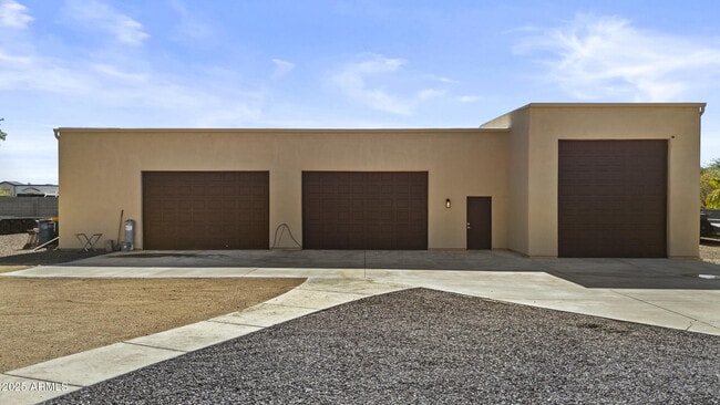 Building Photo - 2617 W Desert Hills Dr