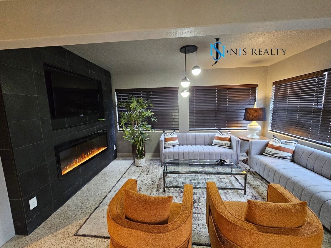 Primary Photo - Classy Modern Renovation Home... true 3/2 ...