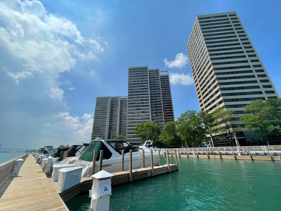 Foto principal - Riverfront Towers