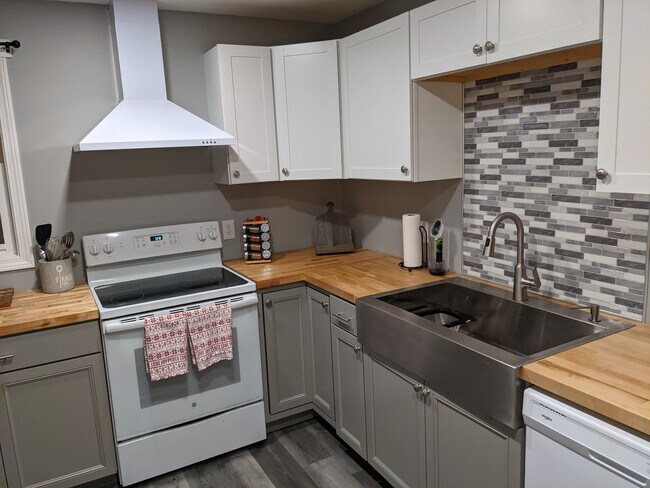 Foto del edificio - 215 Northern Pines Rd