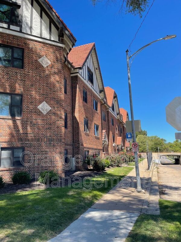 Foto principal - 3306 Burt St