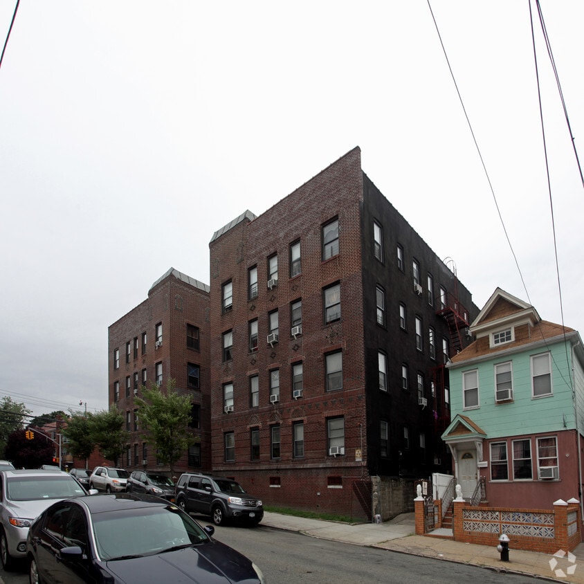 Building Photo - 39-82 65th Pl