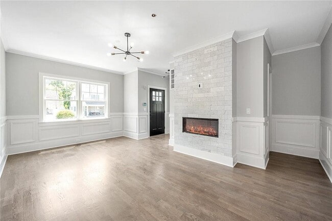Building Photo - 10 Underhill Pl