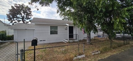 Building Photo - 656 Prescott Ave