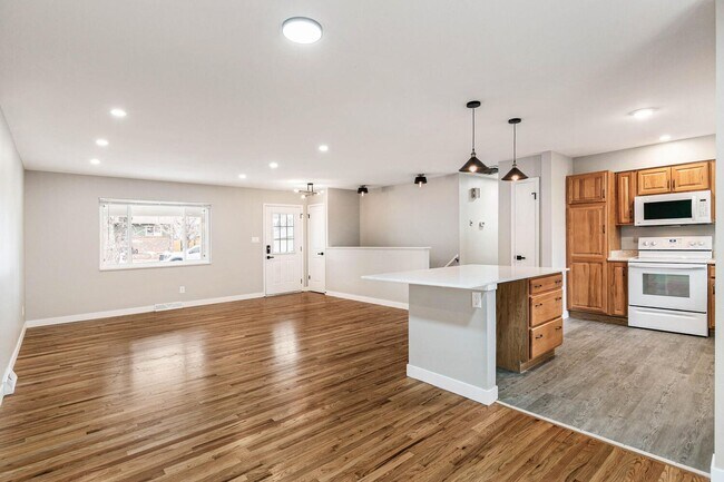 Building Photo - Charming Remodeled Home in the Heart of Go...