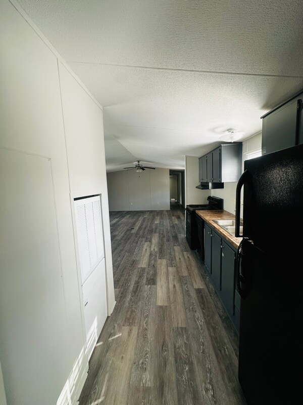 Foto del edificio - 33230 Walker North Rd