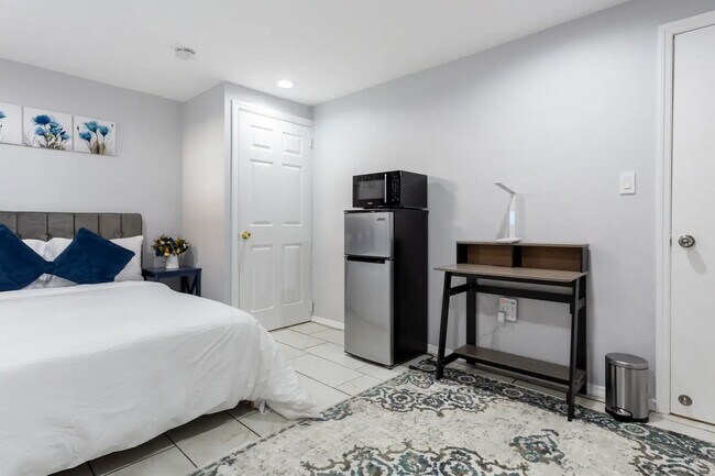 Building Photo - 60 Beverly Rd