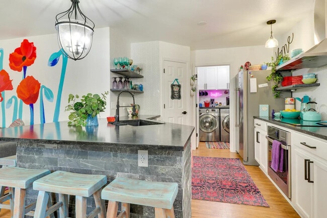 Foto del edificio - 1208 E 3rd St