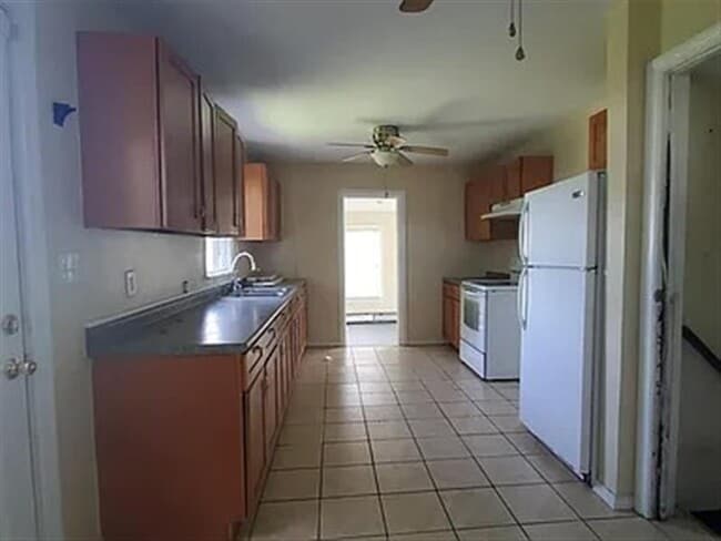 Building Photo - Renovated 3BR