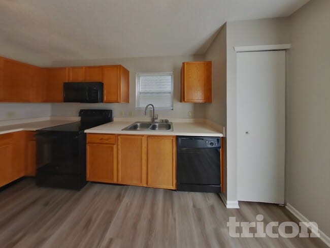 Foto del edificio - 7665 Mansfield Way