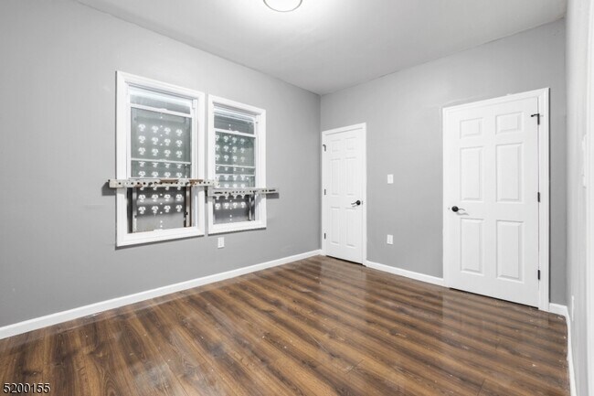 Building Photo - 452 15th Ave