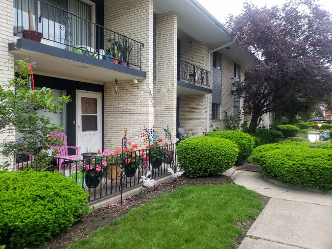 Foto del edificio - 4747 W 101st St